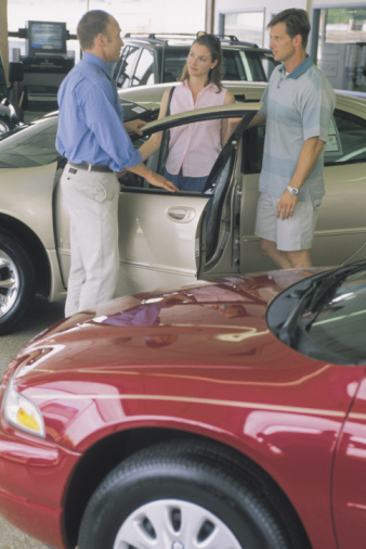 couple car shopping