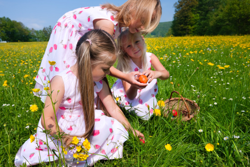 3 girls in a field